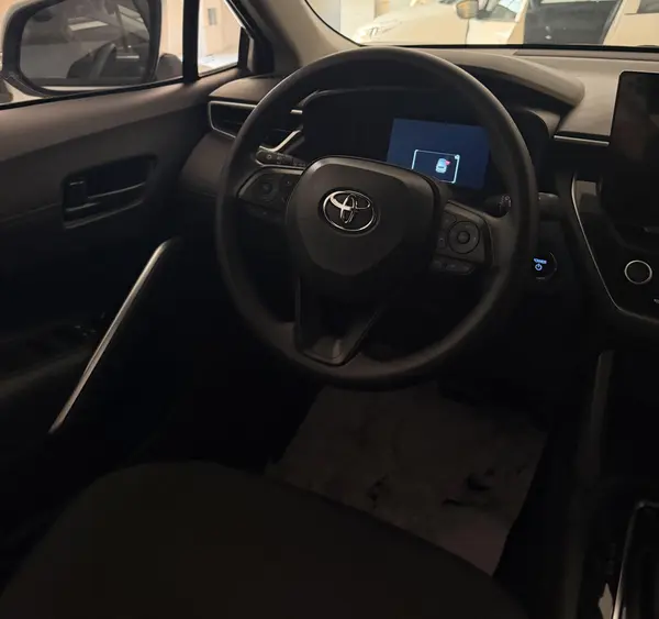 تویوتا، کرولا کراس هیبرید