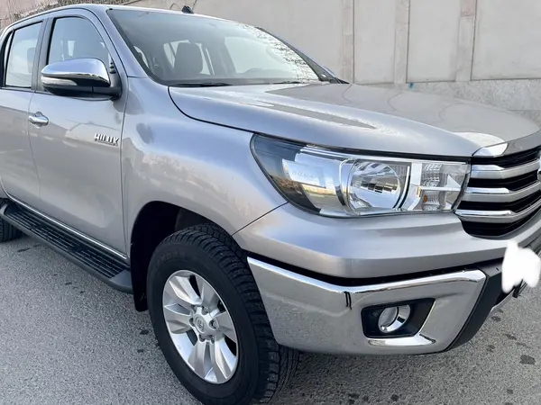 تویوتا، هایلوکس دو کابین