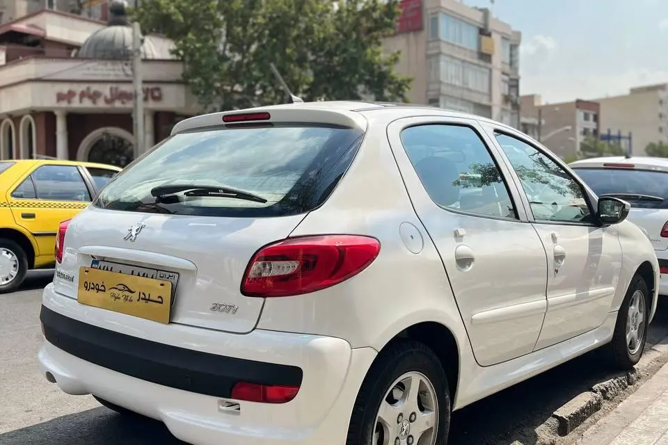 پژو،  207