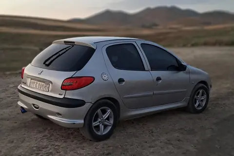 پژو، 206