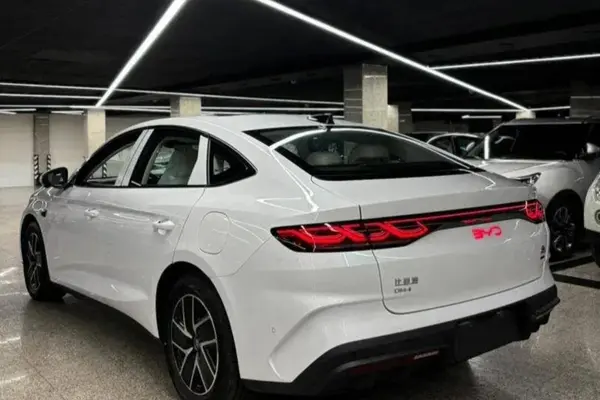 حواله بی وای دی، چین L