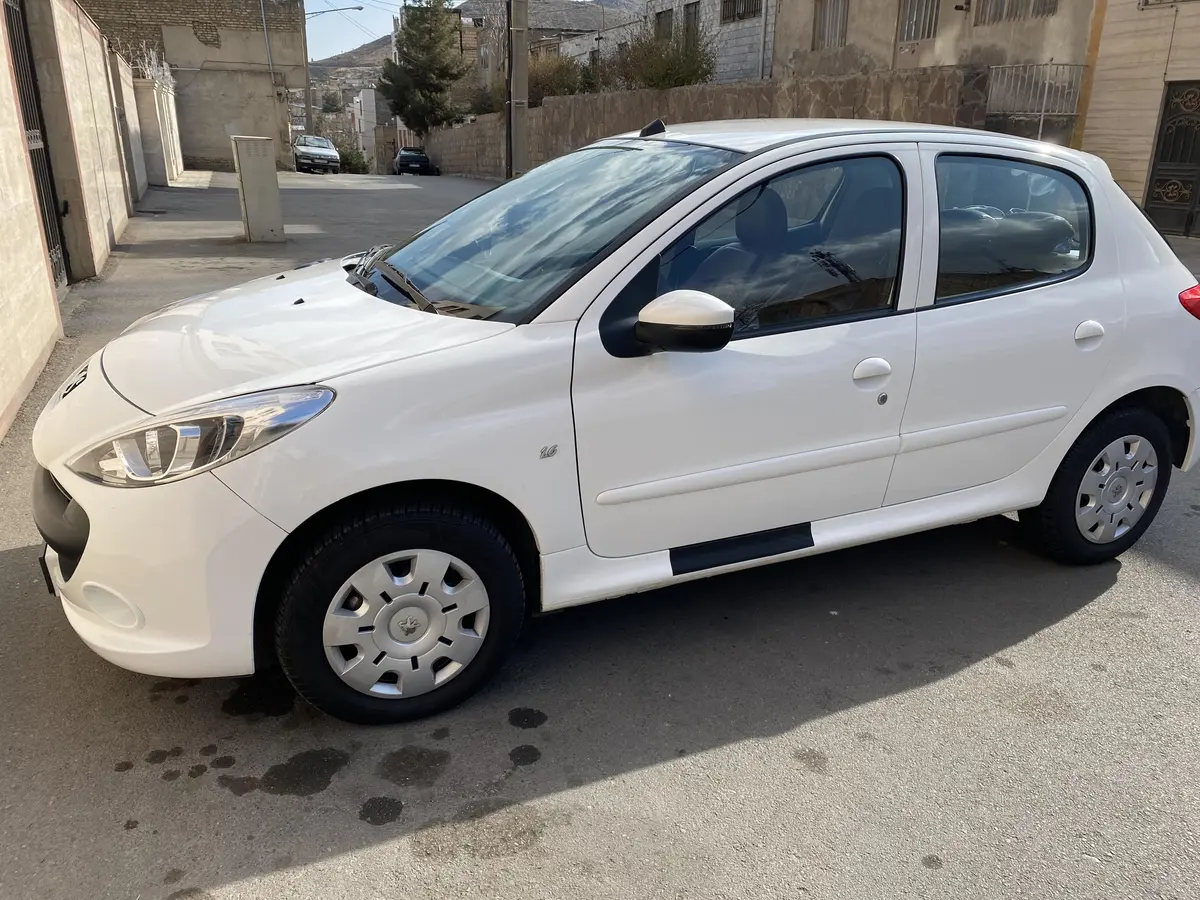 پژو،  207