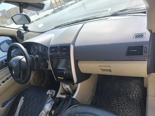 بایک، سابرینا هاچ بک (مونتاژ)