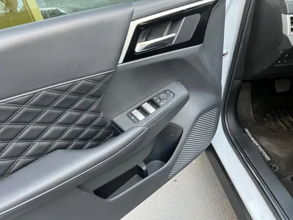 میتسوبیشی، اوتلندر