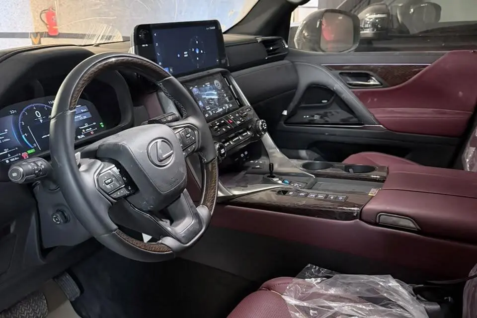 لکسوس،  LX