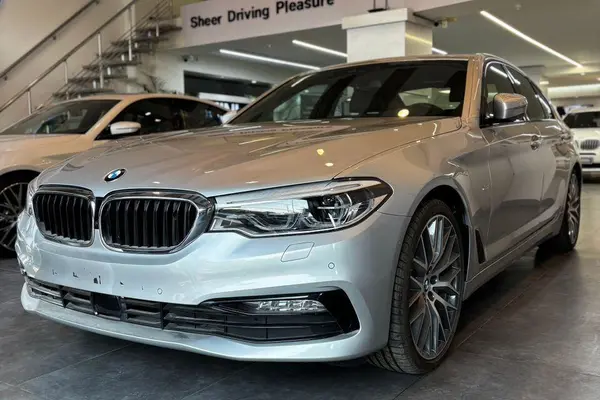 ب ام و، سری 5 سدان