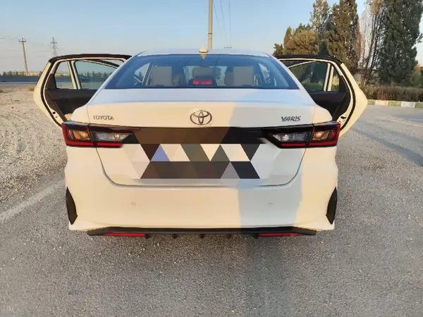تویوتا، یاریس صندوق دار