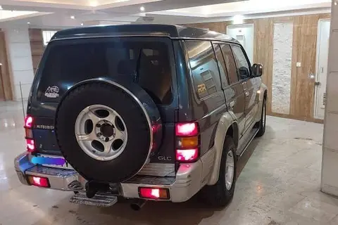 میتسوبیشی، پاجرو چهار در