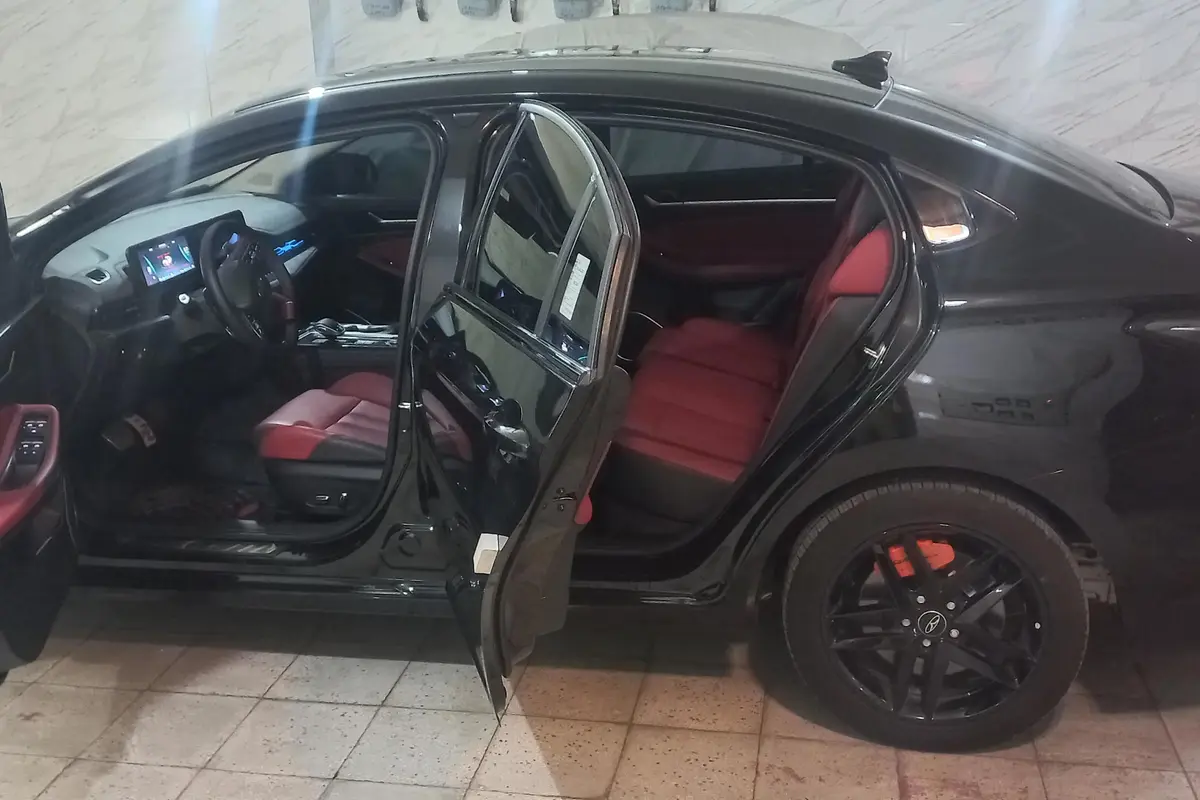 فونیکس،  آریزو 6 جی تی (Z6 GT)