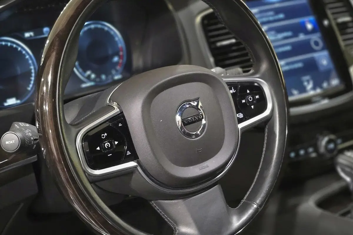 ولوو،  XC90