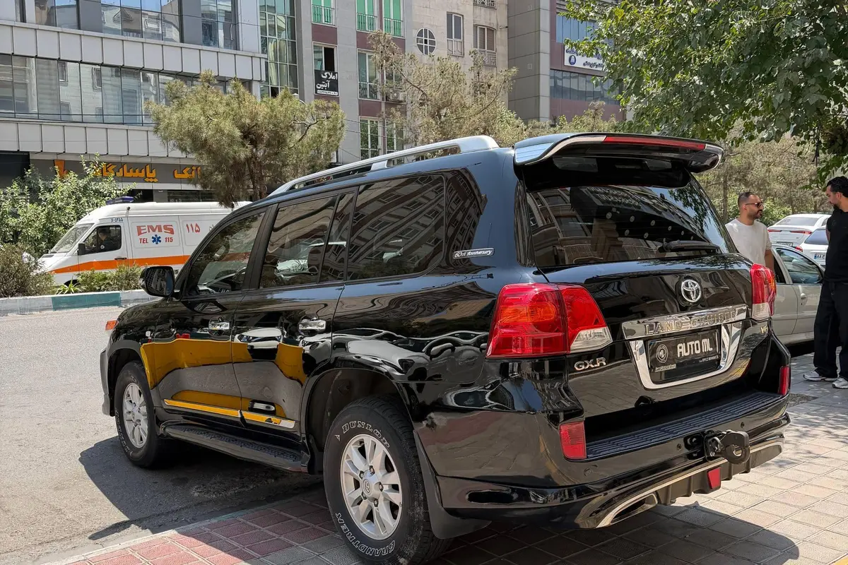 تویوتا،  لندکروز چهار در