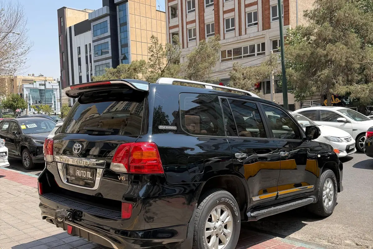 تویوتا،  لندکروز چهار در