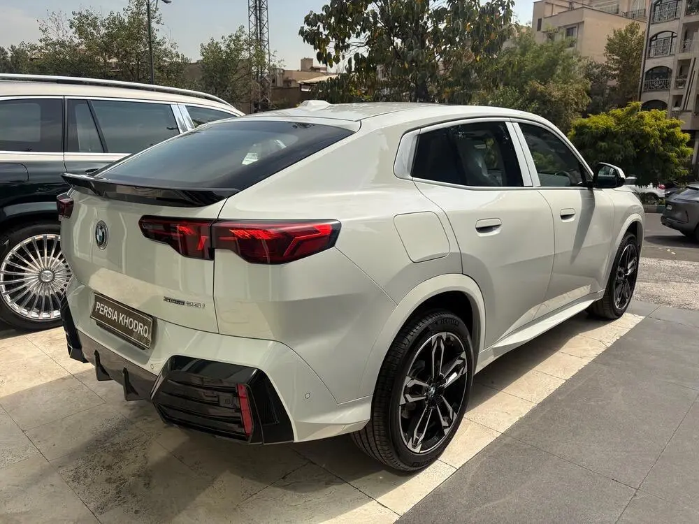 ب ام و،  X2