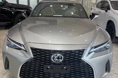 لکسوس، IS