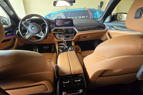 ب ام و، سری 5 سدان