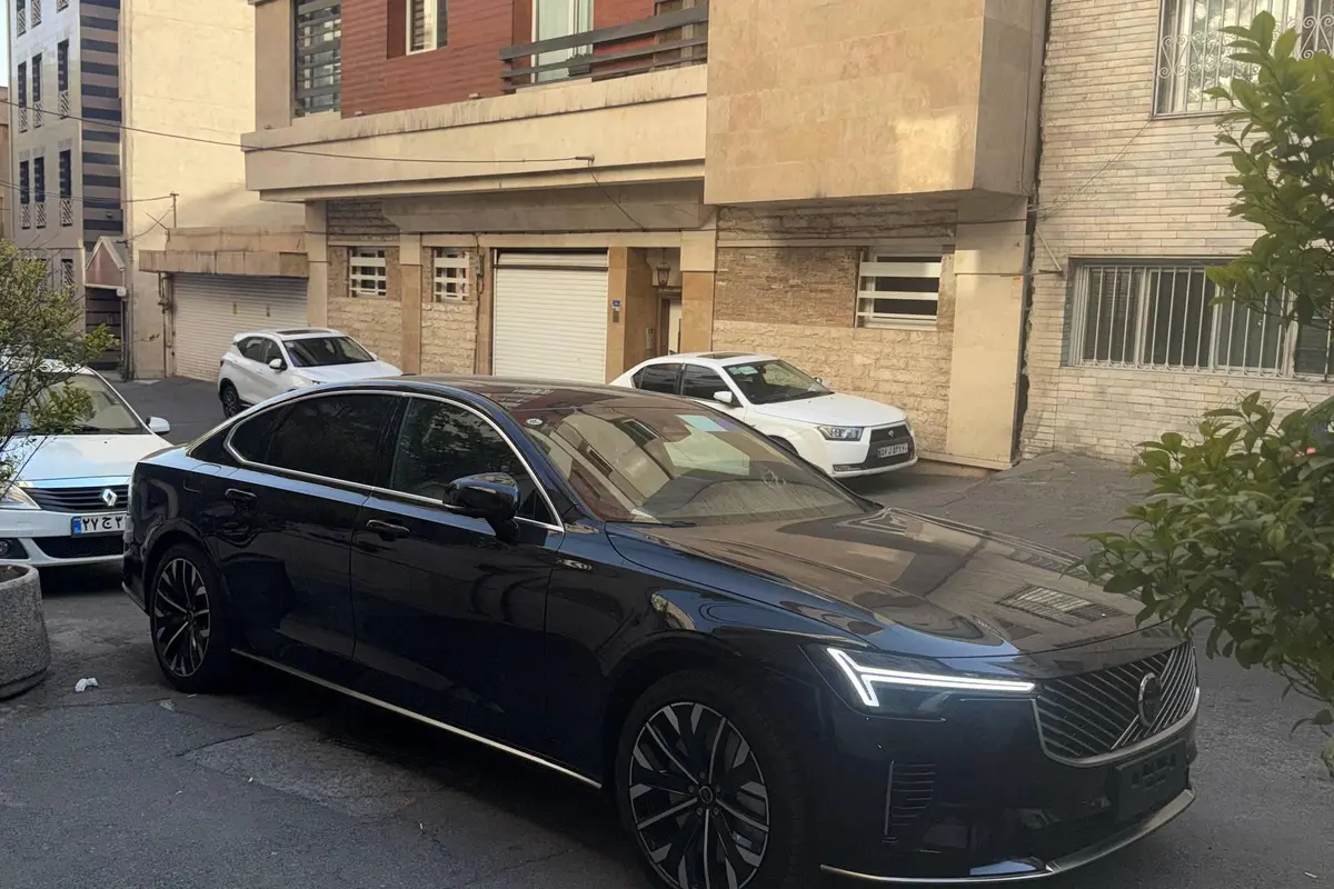 ولوو،  S90