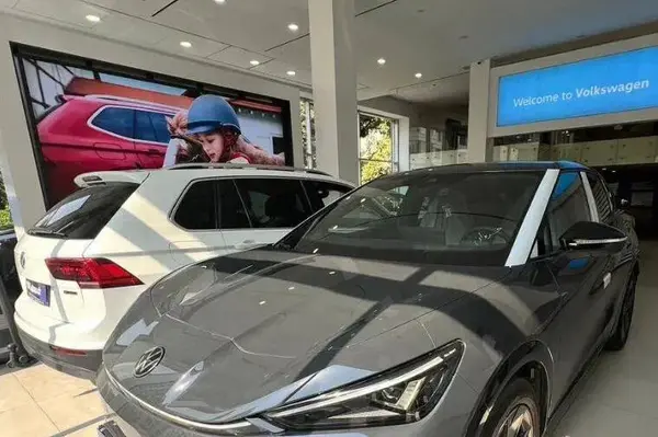 پیش فروش فولکس، آی دی یونیکس