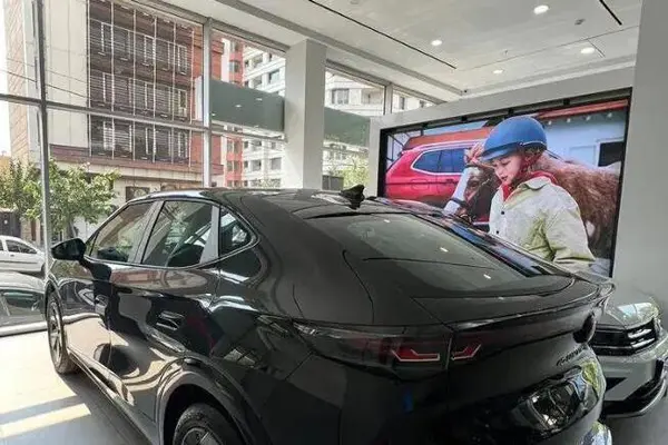 پیش فروش فولکس، آی دی یونیکس