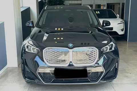 ب ام و، iX1