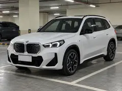 ب ام و، iX1