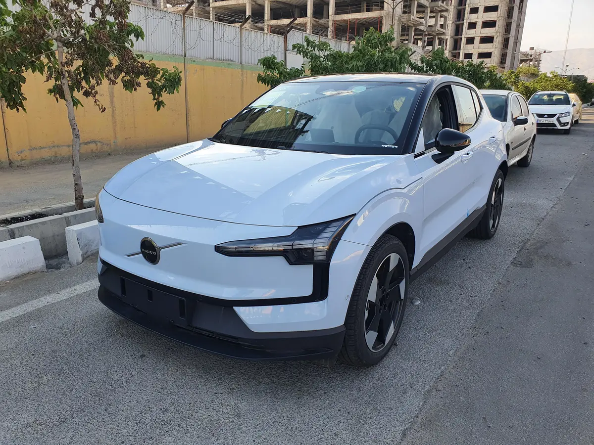 ولوو،  EX30