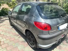 پژو، 206