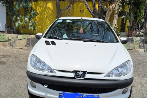 پژو، 206