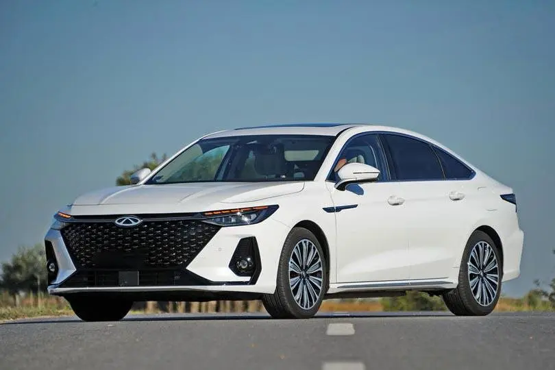 فونیکس،  آریزو 8 هیبرید (Z8 PHEV)