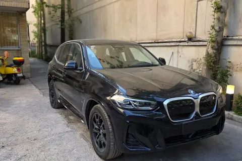 ب ام و، iX3