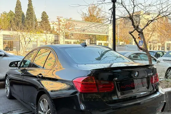 ب ام و، سری 3 سدان