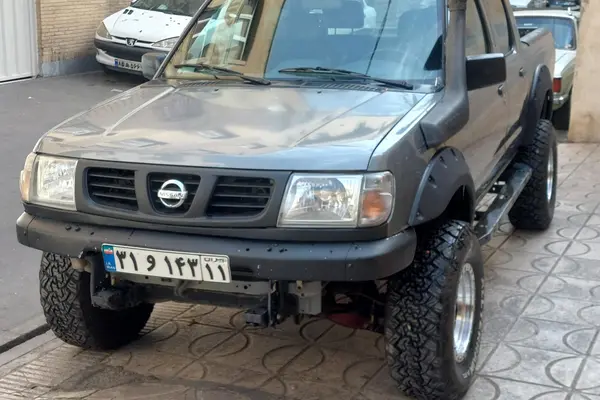 نیسان، پیکاپ دو کابین