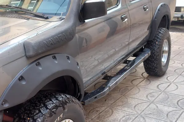 نیسان، پیکاپ دو کابین