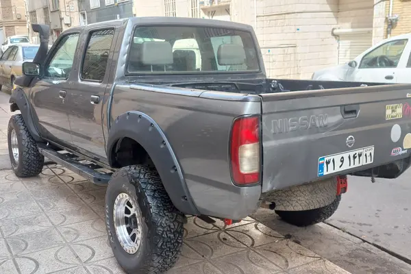 نیسان، پیکاپ دو کابین