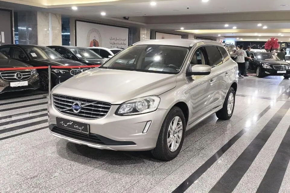 ولوو،  XC60