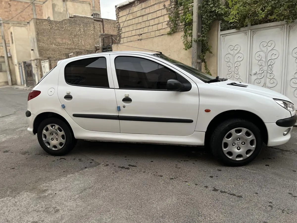 پژو،  206