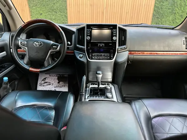 تویوتا، لندکروز چهار در