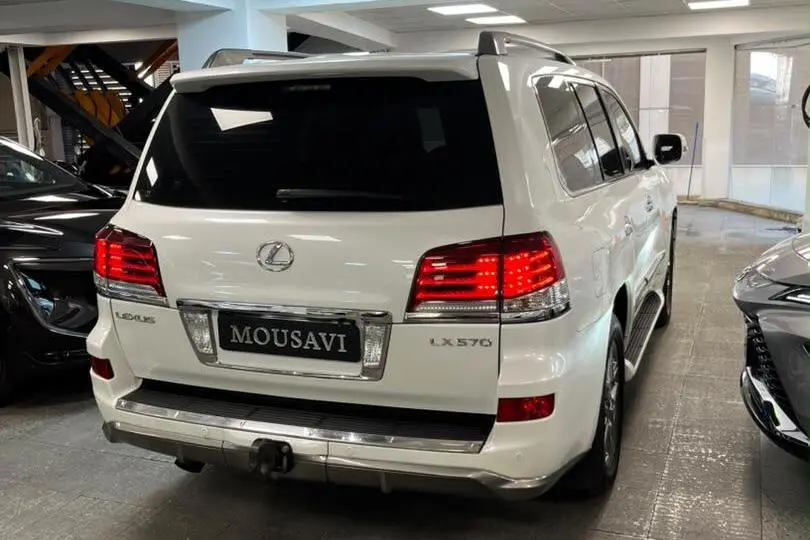 لکسوس،  LX