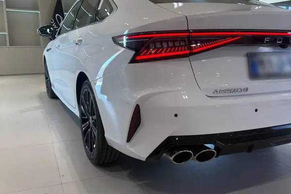 فونیکس، آریزو 8 (Z8)