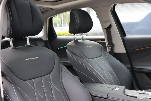 فونیکس، آریزو 8 (Z8)