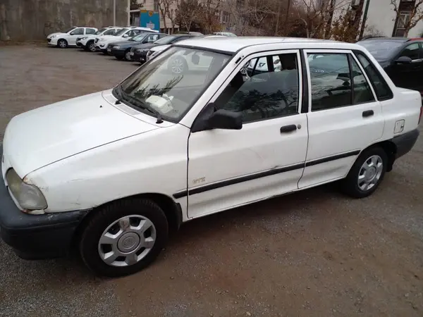 پراید، صندوق دار