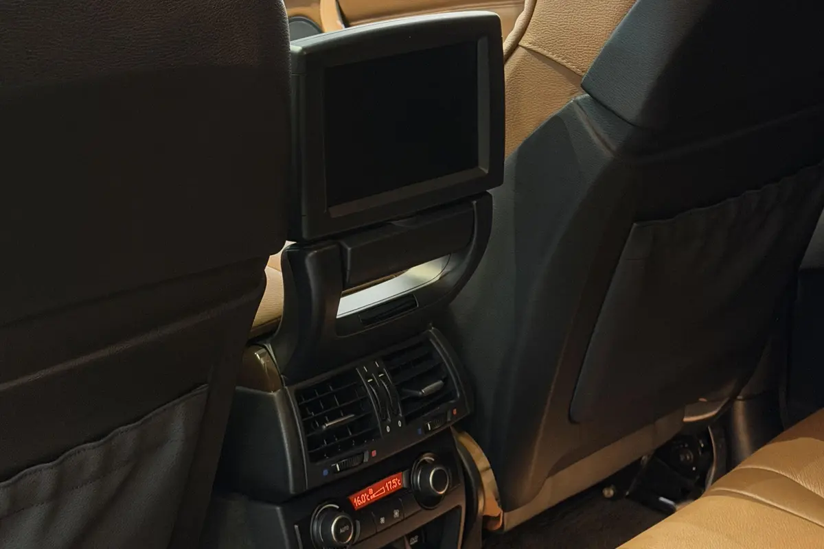 ب ام و  X6