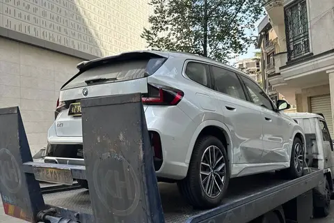 ب ام و، iX1