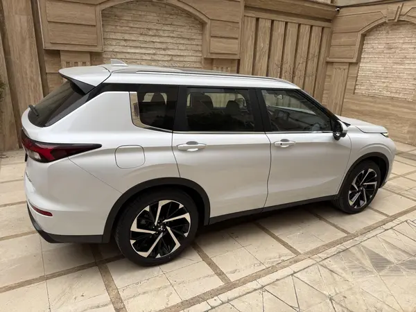 میتسوبیشی، اوتلندر