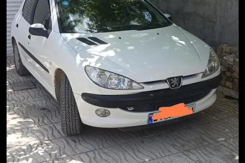 پژو، 206