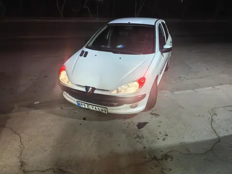 پژو، 206