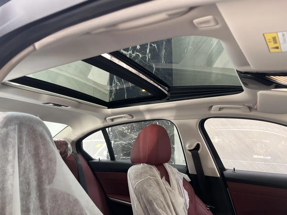 ب ام و،  سری 3 سدان