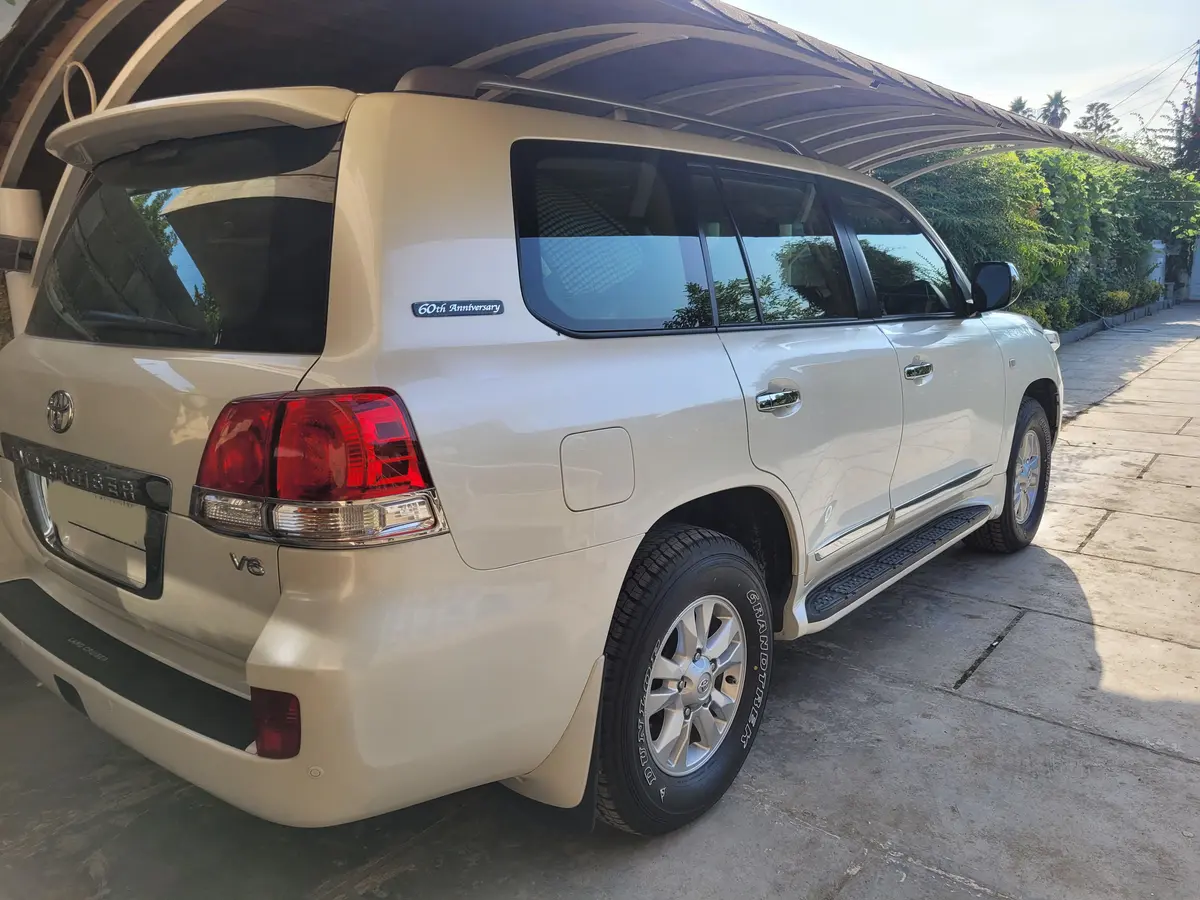 تویوتا،  لندکروز چهار در