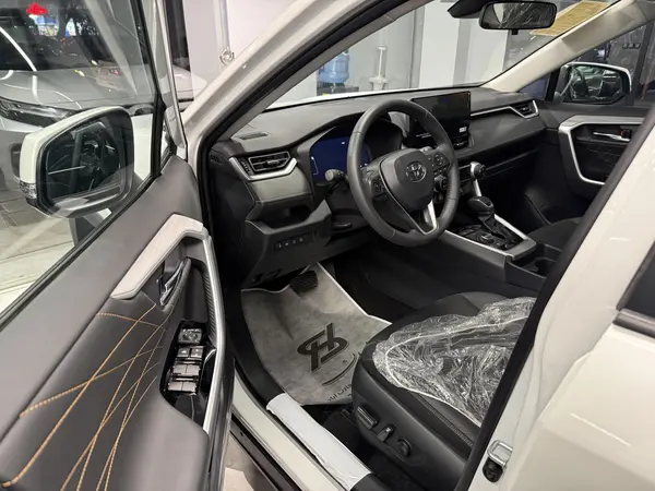 تویوتا، راوفور هیبرید