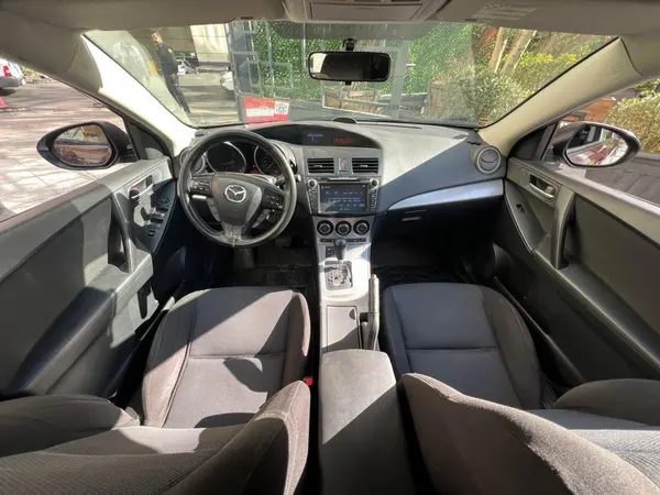 مزدا، 3 نیو صندوق دار