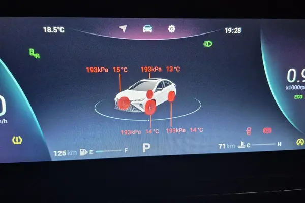 فونیکس، آریزو 6 جی تی (Z6 GT)